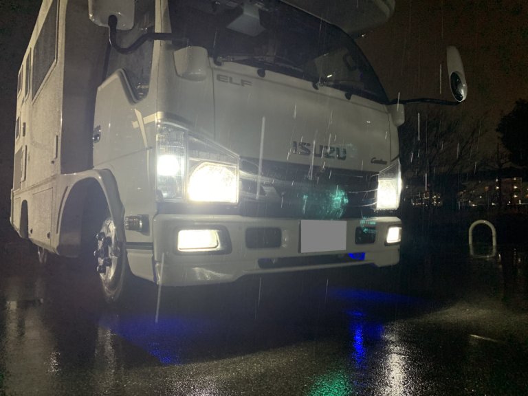 エルフなどの24V車に12V専用LEDヘッドライトは取付けできるの？ | 日本