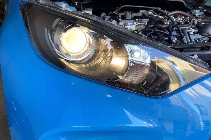 ヤリスのヘッドライト(HIR2)のLED化とフォグランプ(純正LED)の